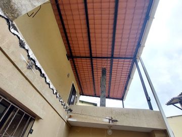 Vendo Casa en La Joya de 3 Dorm. y Garage Techado, 136 m² de Construccion.