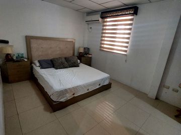Vendo Casa en La Joya de 3 Dorm. y Garage Techado, 136 m² de Construccion.