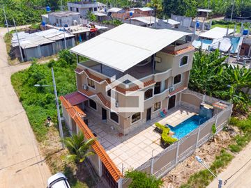 Casa Con Piscina En Venta en El Cambio, Provincia de El Oro