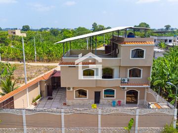 Casa Con Piscina En Venta en El Cambio, Provincia de El Oro