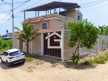 Casa Con Piscina En Venta en El Cambio, Provincia de El Oro