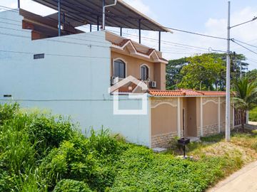 Casa Con Piscina En Venta en El Cambio, Provincia de El Oro