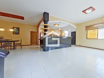 Casa Con Piscina En Venta en El Cambio, Provincia de El Oro