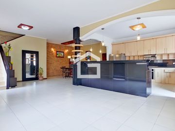 Casa Con Piscina En Venta en El Cambio, Provincia de El Oro