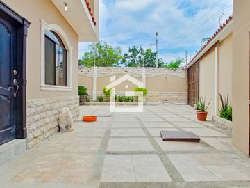Casa Con Piscina En Venta en El Cambio, Provincia de El Oro