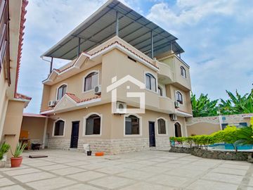 Casa Con Piscina En Venta en El Cambio, Provincia de El Oro
