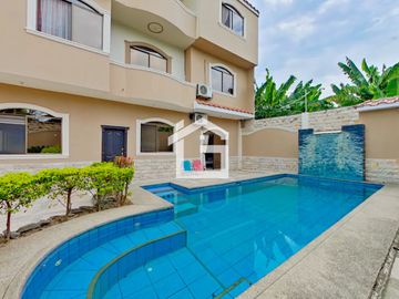 Casa Con Piscina En Venta en El Cambio, Provincia de El Oro