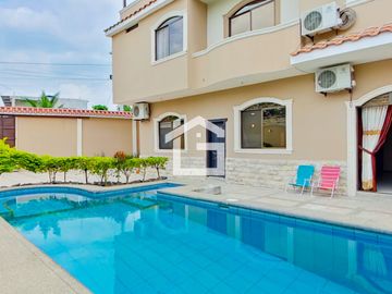 Casa Con Piscina En Venta en El Cambio, Provincia de El Oro
