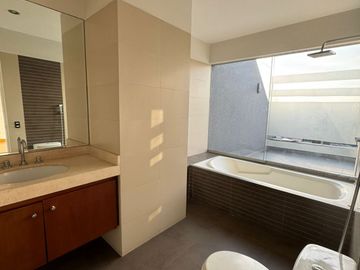 Pent House de 282 m² Totalmente Impecable en con Vista a La Calle en San Borja