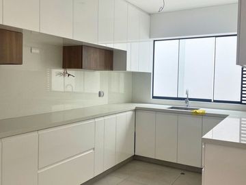 Surco CHACARILLA - Dúplex PRIMER PISO Frente a PARQUE de 3-4dorm + Terraza + 2cocheras