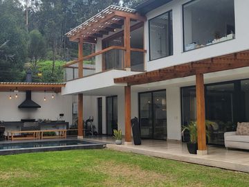 vendo preciosa casa de lujo en San Patricio, Cumbayá
