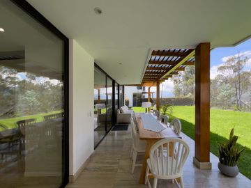 vendo preciosa casa de lujo en San Patricio, Cumbayá