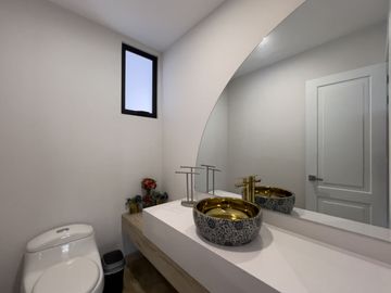 vendo preciosa casa de lujo en San Patricio, Cumbayá