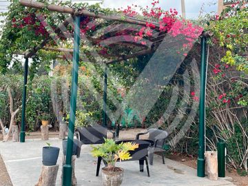 SE VENDE TERRENO EN ESQUINA CON VISTA AL PÓRTICO DE INGRESO Y CON UNA COCHERA. ZONA ESTRÁTEGICA!!!!!!,