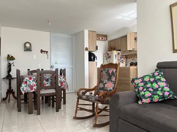 HERMOSO APARTAMENTO EN RIONEGRO ANTIOQUIA, EXCELENTE ESTADO