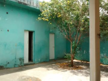 SE OFRECE CASA EN ZONA CENTRO, A 3 CUADRAS DEL MERCADO, SOLO PARA BODEGA DE COMERCIOS