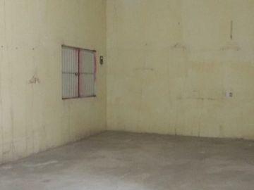 SE OFRECE CASA EN ZONA CENTRO, A 3 CUADRAS DEL MERCADO, SOLO PARA BODEGA DE COMERCIOS