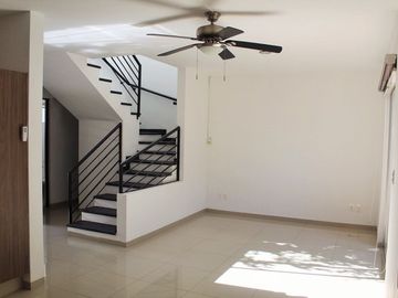 CASA EN VENTA EN LOMAS DEL MARQUÉS