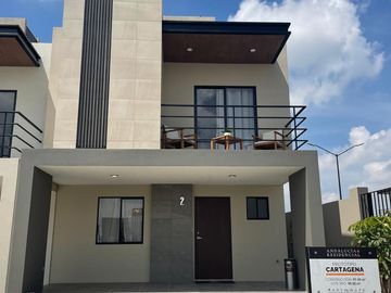 HERMOSAS CASAS MODERNAS, CON EXCELENTES AMENIDADES Y VIALIDADES