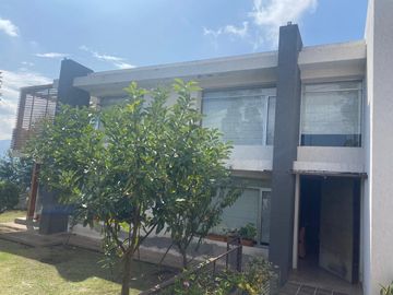 HERMOSA CASA EN CUMBAYA EXCELENTE UBICACION