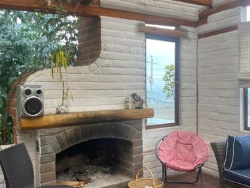 HERMOSA CASA EN CUMBAYA EXCELENTE UBICACION