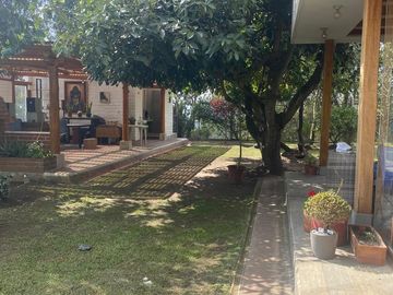 HERMOSA CASA EN CUMBAYA EXCELENTE UBICACION