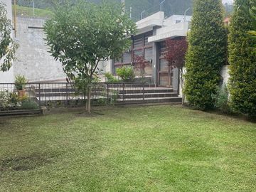 HERMOSA CASA EN CUMBAYA EXCELENTE UBICACION