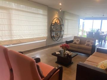 HERMOSA CASA EN CUMBAYA EXCELENTE UBICACION