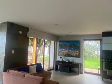 HERMOSA CASA EN CUMBAYA EXCELENTE UBICACION