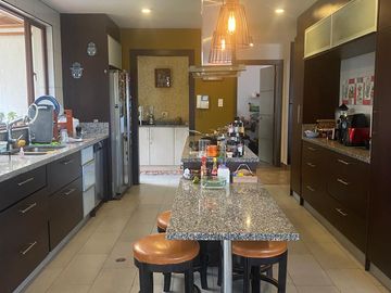 HERMOSA CASA EN CUMBAYA EXCELENTE UBICACION