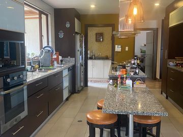 HERMOSA CASA EN CUMBAYA EXCELENTE UBICACION