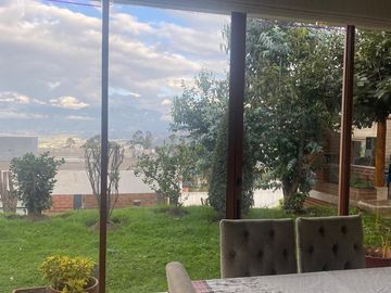 HERMOSA CASA EN CUMBAYA EXCELENTE UBICACION