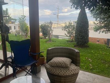 HERMOSA CASA EN CUMBAYA EXCELENTE UBICACION
