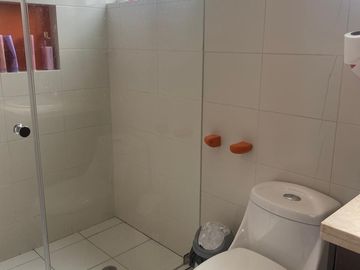 HERMOSA CASA EN CUMBAYA EXCELENTE UBICACION