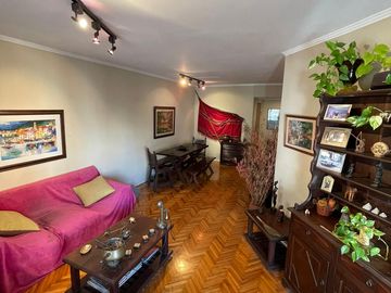Excelente Departamento de frente, de 5 ambientes hy amueblado: