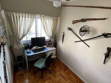 Excelente Departamento de frente, de 5 ambientes hy amueblado: