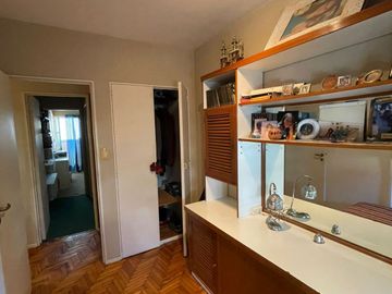 Excelente Departamento de frente, de 5 ambientes hy amueblado: