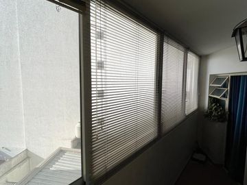 Excelente Departamento de frente, de 5 ambientes hy amueblado: