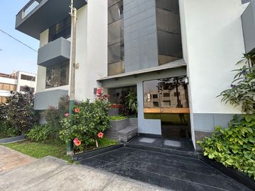 DEPARTAMENTO FTE A PARQUE- LOS ALAMOS DE MONTERRICO-CERCA UPC-ESAN-AV. PRIMAVERA