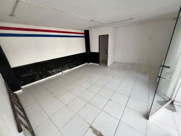 VENDO HERMOSA AMPLIA PROPIEDAD DE DOS PISOS CON LOCALES COMERCIALES  EN LOS CEDROS SOLEDAD