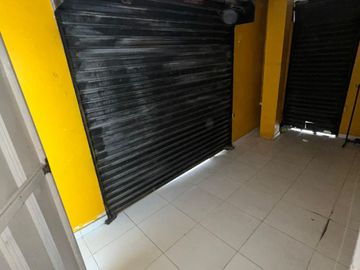 VENDO HERMOSA AMPLIA PROPIEDAD DE DOS PISOS CON LOCALES COMERCIALES  EN LOS CEDROS SOLEDAD