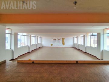SALONES DE EVENTOS, PARQUEADEROS, LOCALES COMERCIALES EN VENTA EN EL CENTRO DE IBARRA