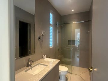 Samborondon, Venta de hermosa casa 4 dormitorios con piscina vista al lago