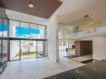 CASA EN VENTA EN LOMAS DE ANGELÓPOLIS II. PARQUE BRUSELAS.