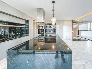 CASA EN VENTA EN LOMAS DE ANGELÓPOLIS II. PARQUE BRUSELAS.
