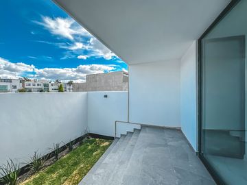 CASA EN VENTA EN LOMAS DE ANGELÓPOLIS II. PARQUE BRUSELAS.