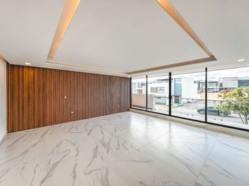 CASA EN VENTA EN LOMAS DE ANGELÓPOLIS II. PARQUE BRUSELAS.