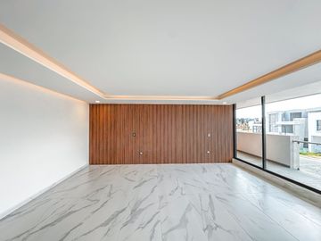 CASA EN VENTA EN LOMAS DE ANGELÓPOLIS II. PARQUE BRUSELAS.