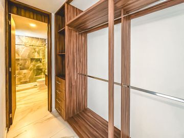 CASA EN VENTA EN LOMAS DE ANGELÓPOLIS II. PARQUE BRUSELAS.