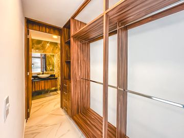 CASA EN VENTA EN LOMAS DE ANGELÓPOLIS II. PARQUE BRUSELAS.